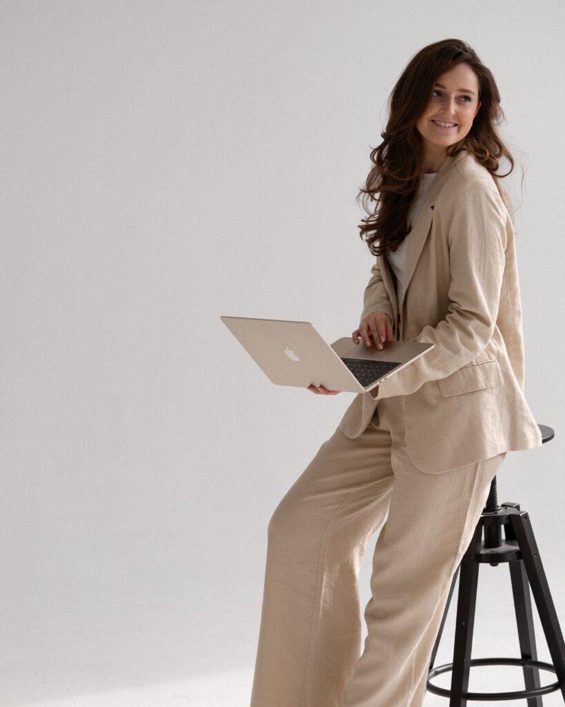Business Portrait am Laptop