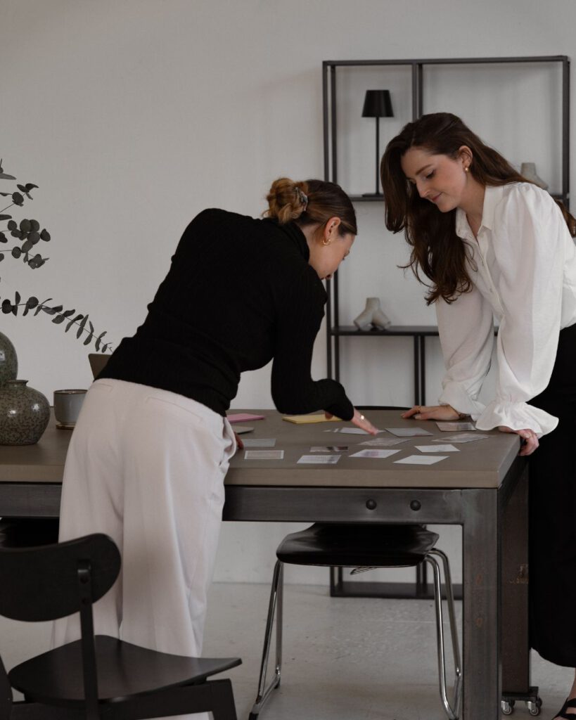 Coaching-Session in heller Studio-Atmosphäre